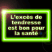 "L'exc�s de tendresse est bon pour la sant�" n�on vert